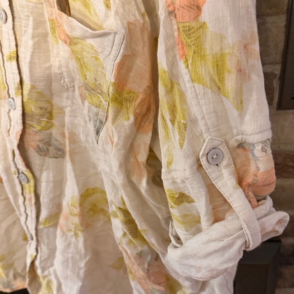 American Eagle Outfitters Floral Beach Button Down Shirt - SO SOFT! Size small - Picture 3 of 6